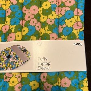 Baggu Puffy Laptop sleeve, 16”, bright floral pattern